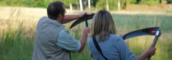 Kurs "Mähen mit der Sense" mit Andreas Schmiedinger von der Umweltstation Lernort Natur-Kultur im Gerätemuseum Arzberg